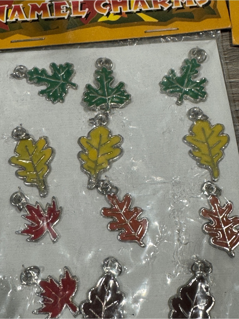 š Fall Enamel Charms - 3 New Packs Of Multi-Color Leaf Charms - Picture 3 of 16